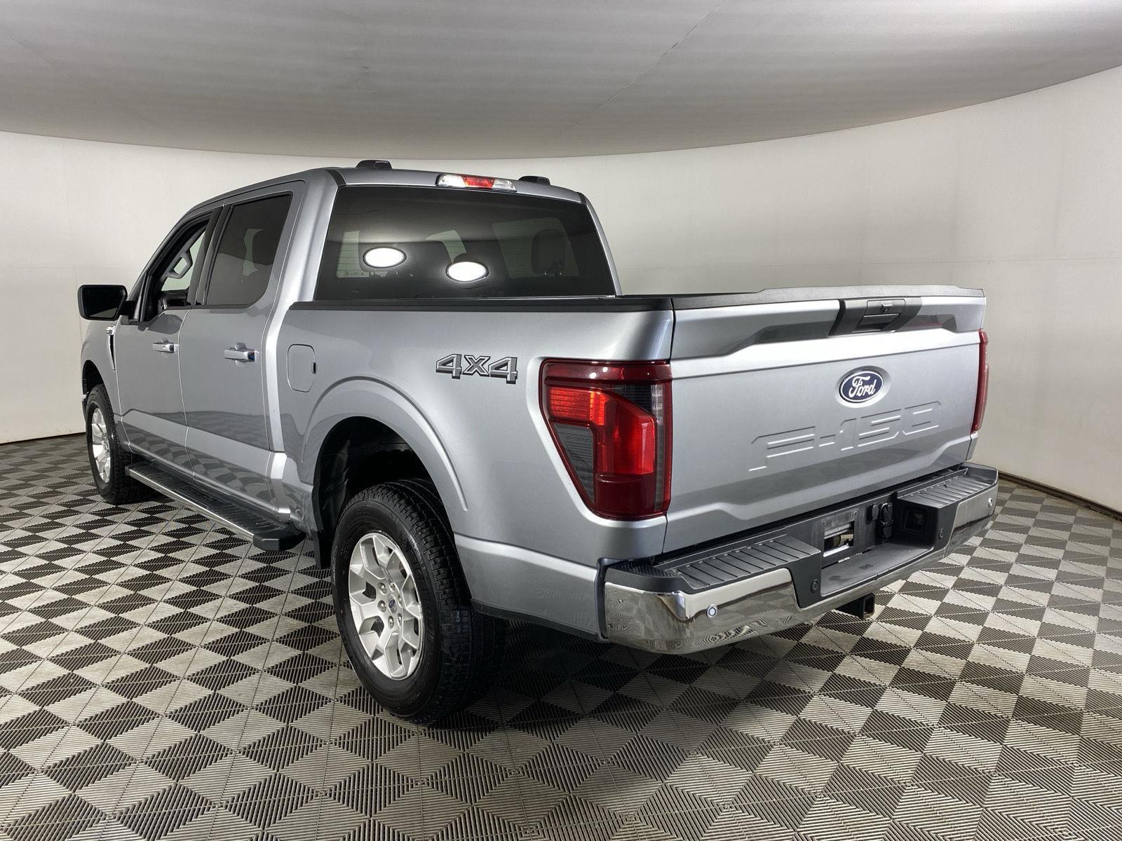 Used 2025 Iconic Silver Ford XLT image 5