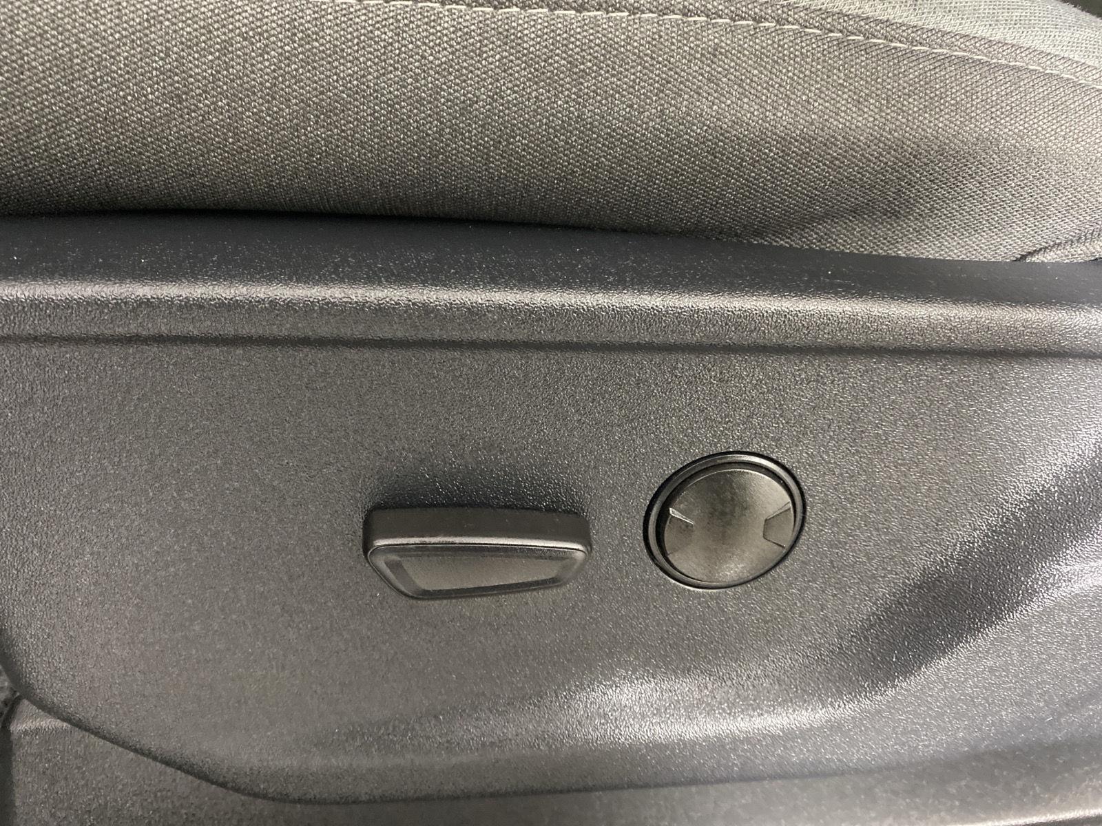 Used 2025 Iconic Silver Ford XLT image 11