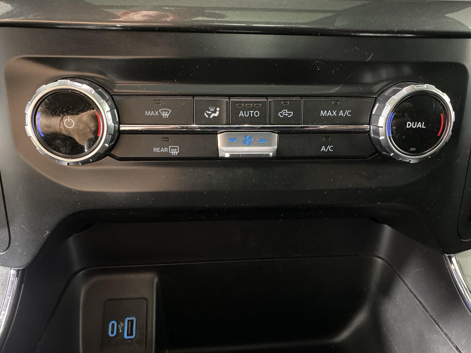 Used 2022 Space White Ford  image 20
