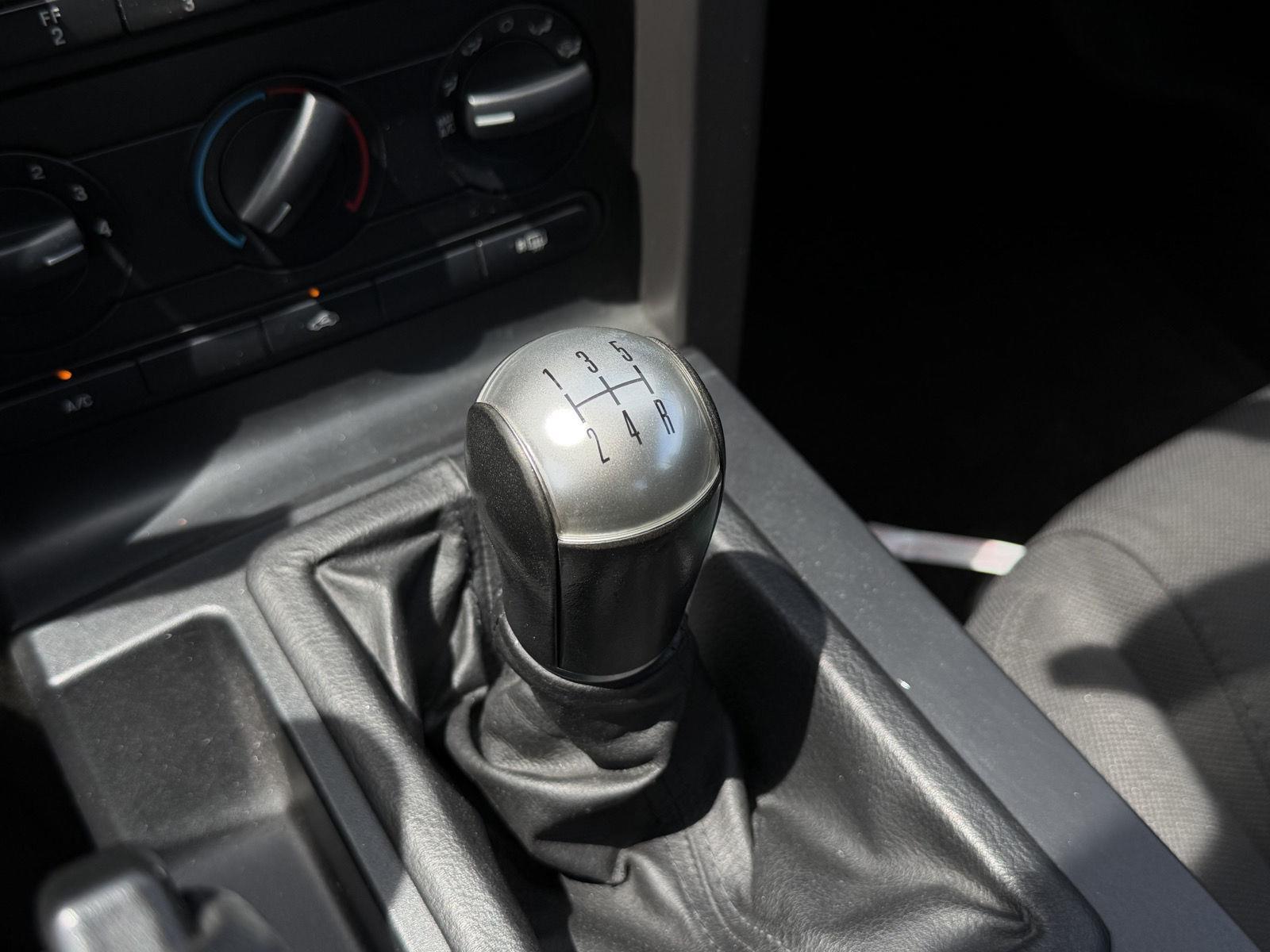 Used 2006  Ford GT Deluxe image 7