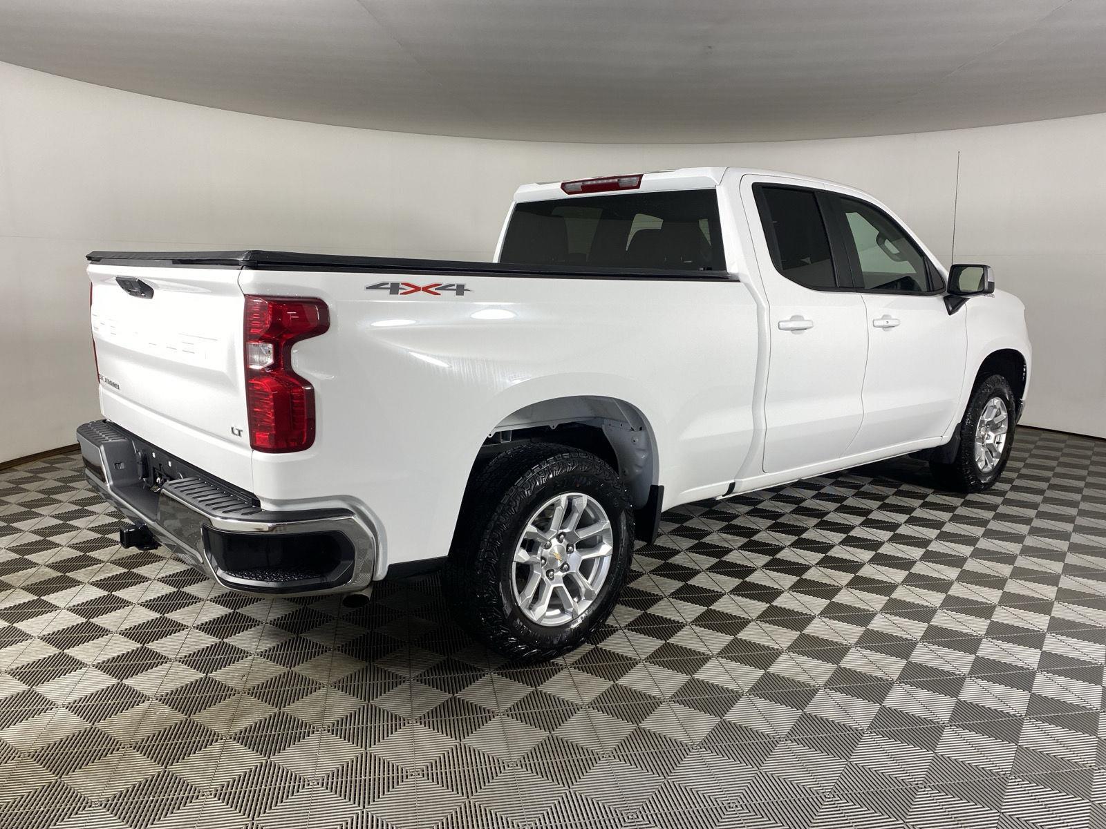 Used 2026 Summit White Chevrolet LT image 10