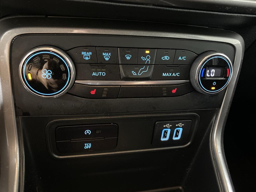 Used 2022 Blue Ford SE image 21