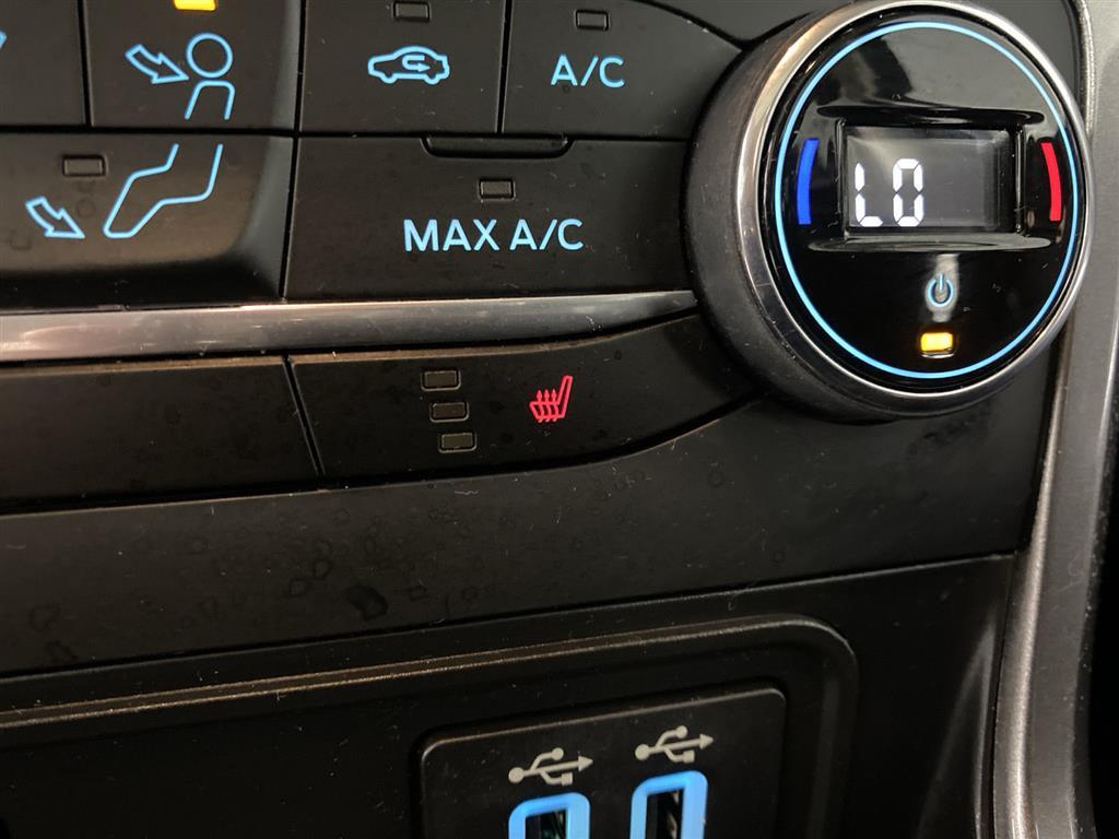 Used 2022 Blue Ford SE image 22