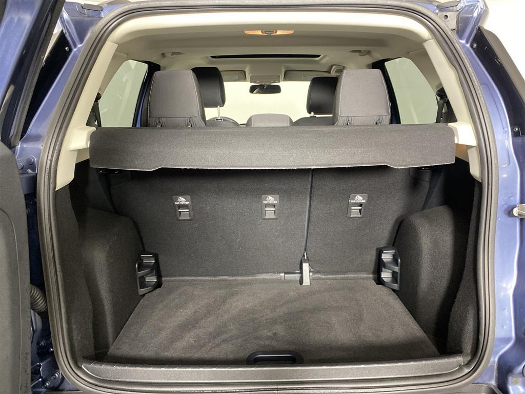 Used 2022 Blue Ford SE image 26