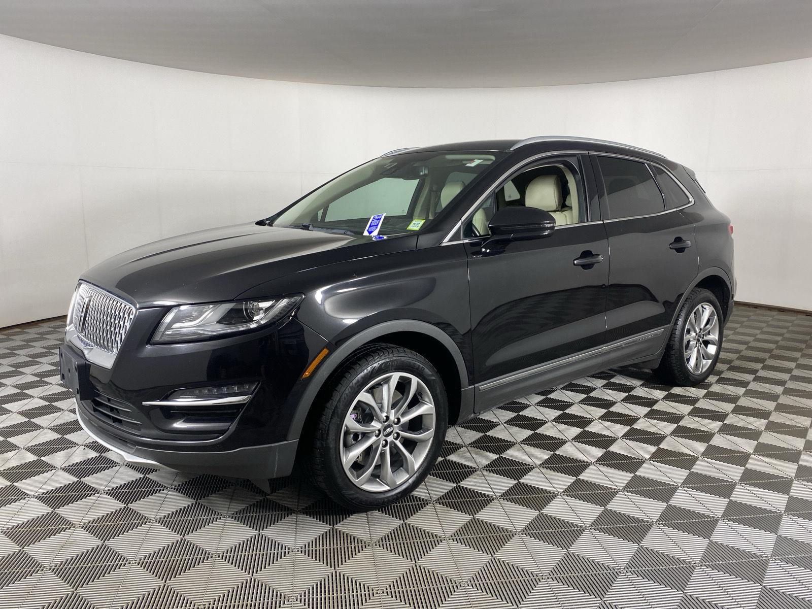 Used 2019 Infinite Black Metallic Lincoln Select image 3