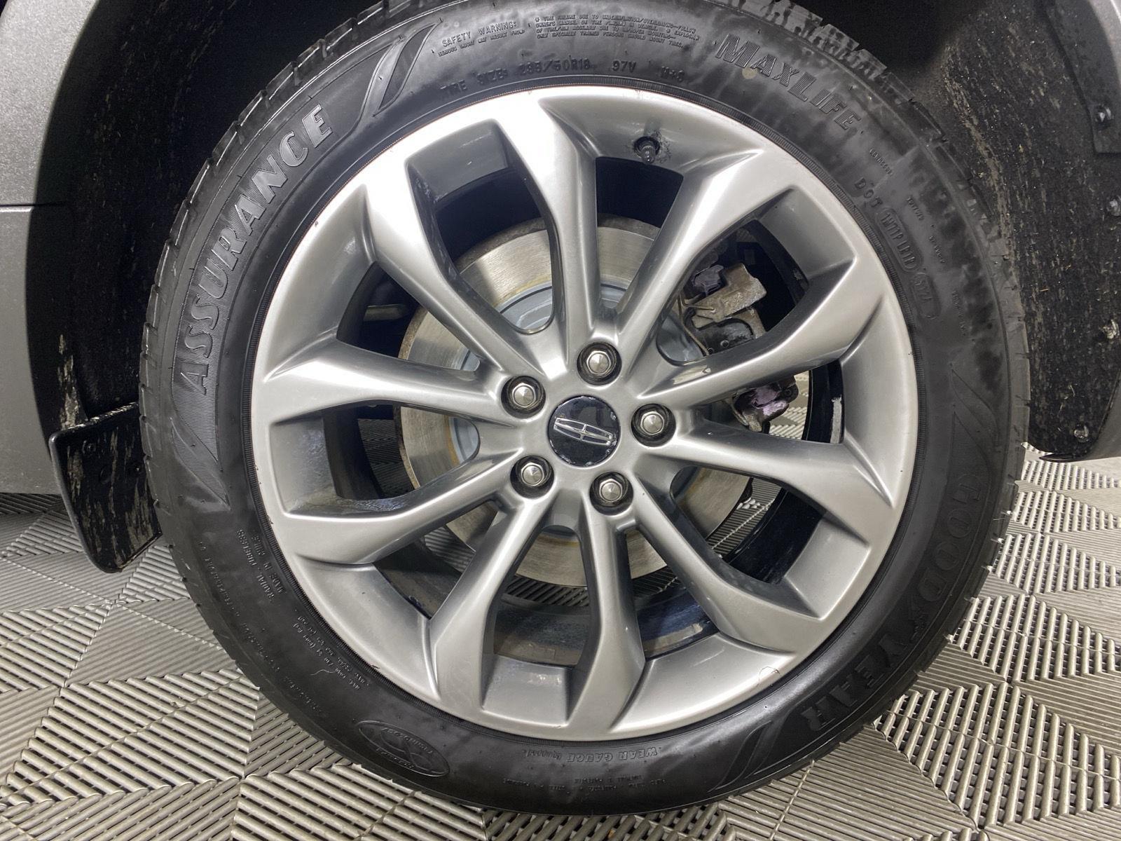 Used 2019 Infinite Black Metallic Lincoln Select image 9