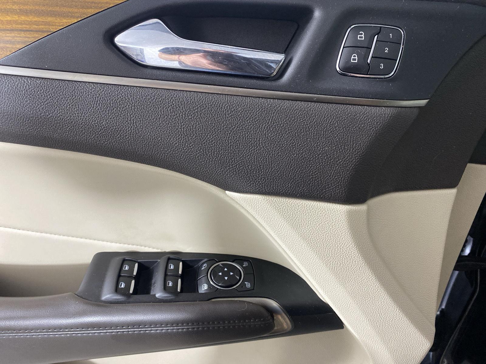 Used 2019 Infinite Black Metallic Lincoln Select image 12