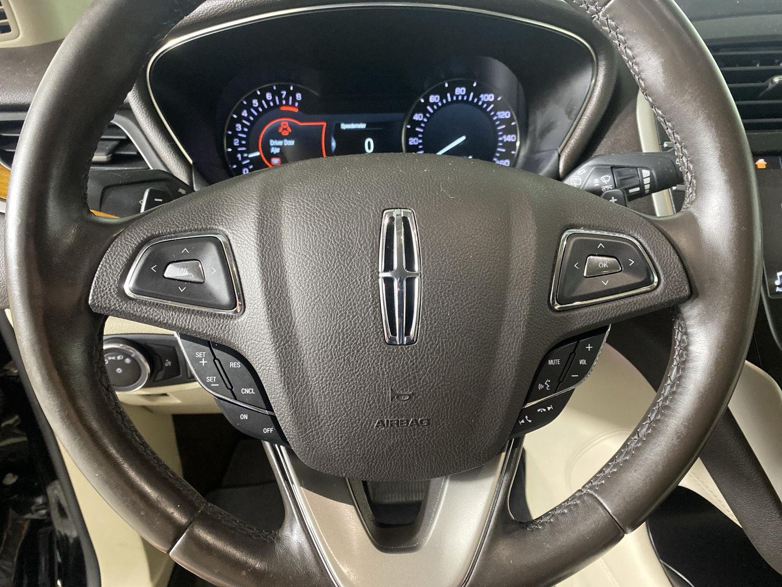 Used 2019 Infinite Black Metallic Lincoln Select image 14