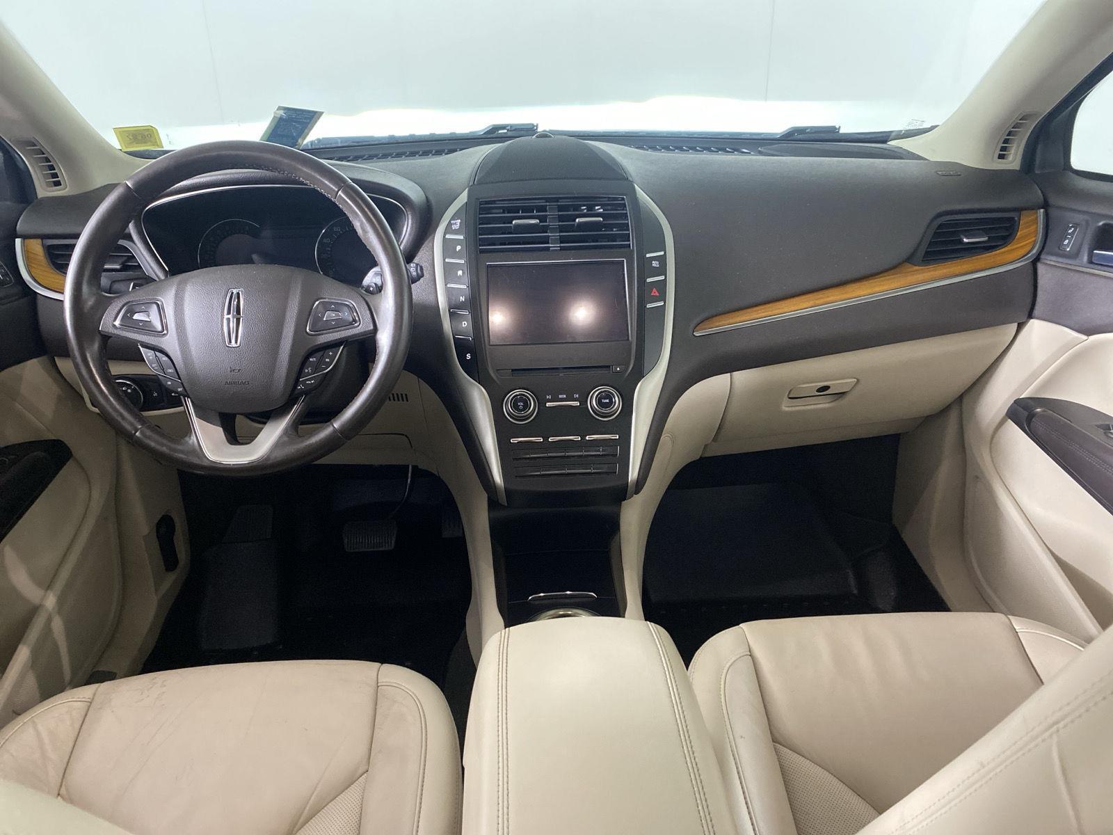 Used 2019 Infinite Black Metallic Lincoln Select image 26