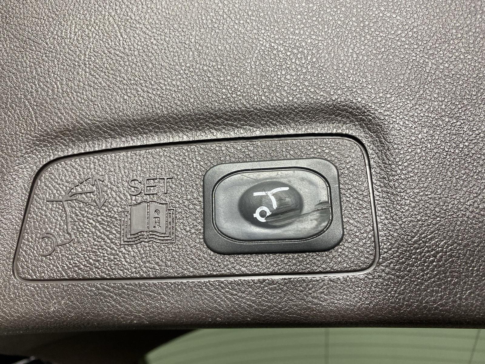 Used 2019 Infinite Black Metallic Lincoln Select image 28