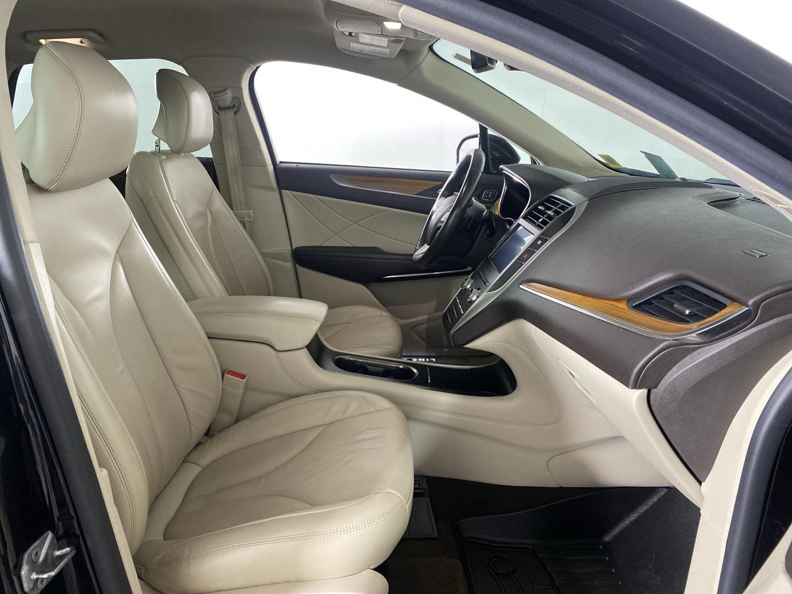 Used 2019 Infinite Black Metallic Lincoln Select image 29
