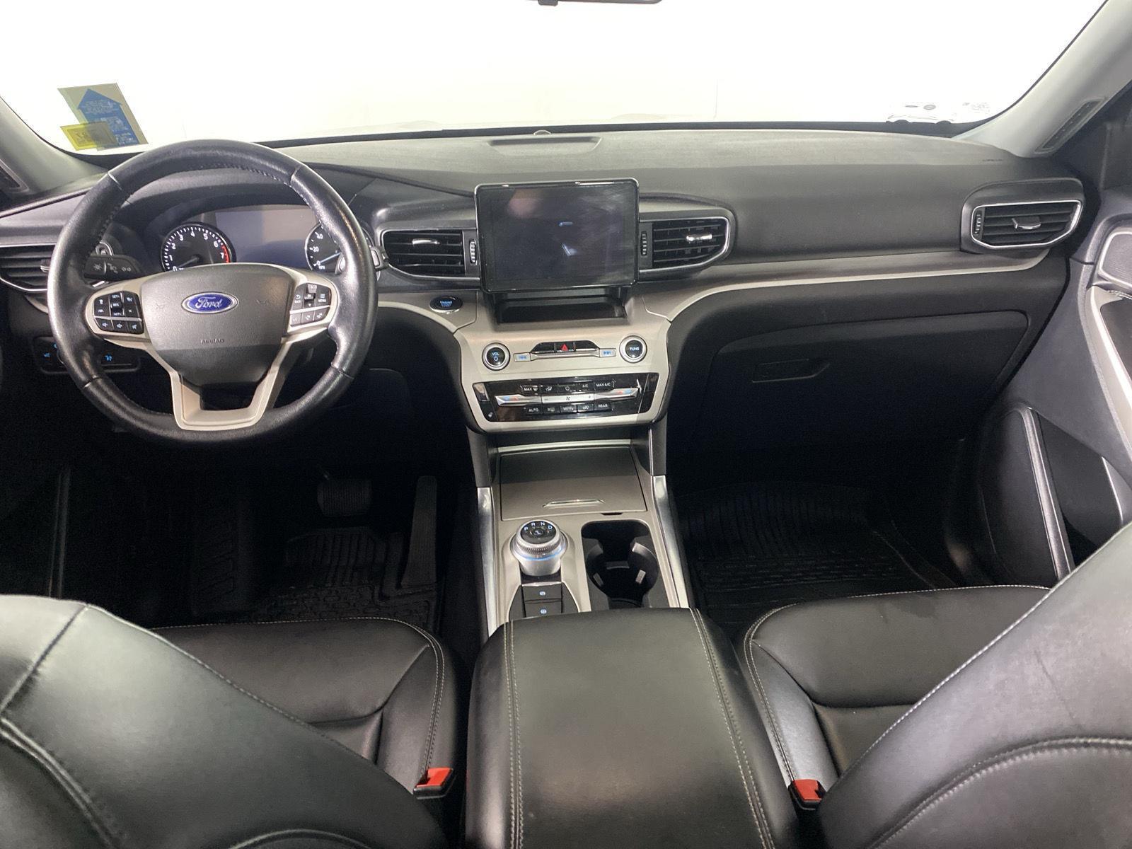 Used 2022 Rapid Red Metallic Tinted Clearcoat Ford XLT image 2