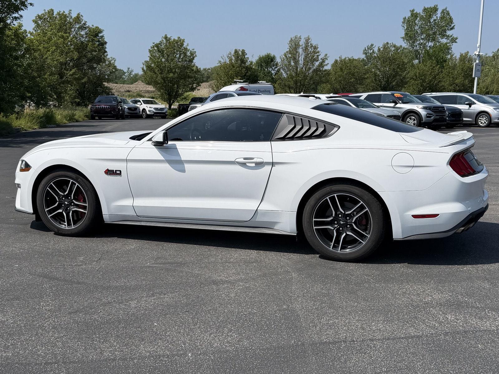 Used 2018 Oxford White Ford GT Premium image 5