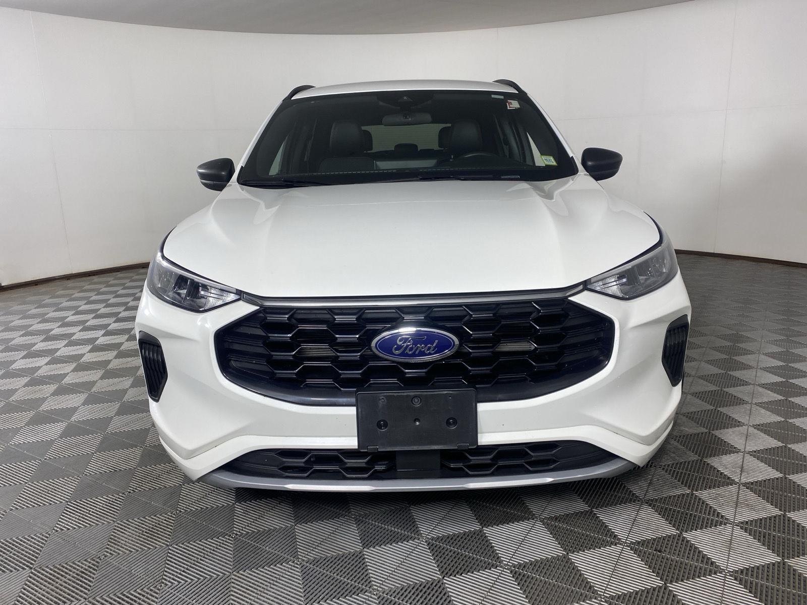 Used 2023 Star White Metallic Tri-Coat Ford ST-Line image 11