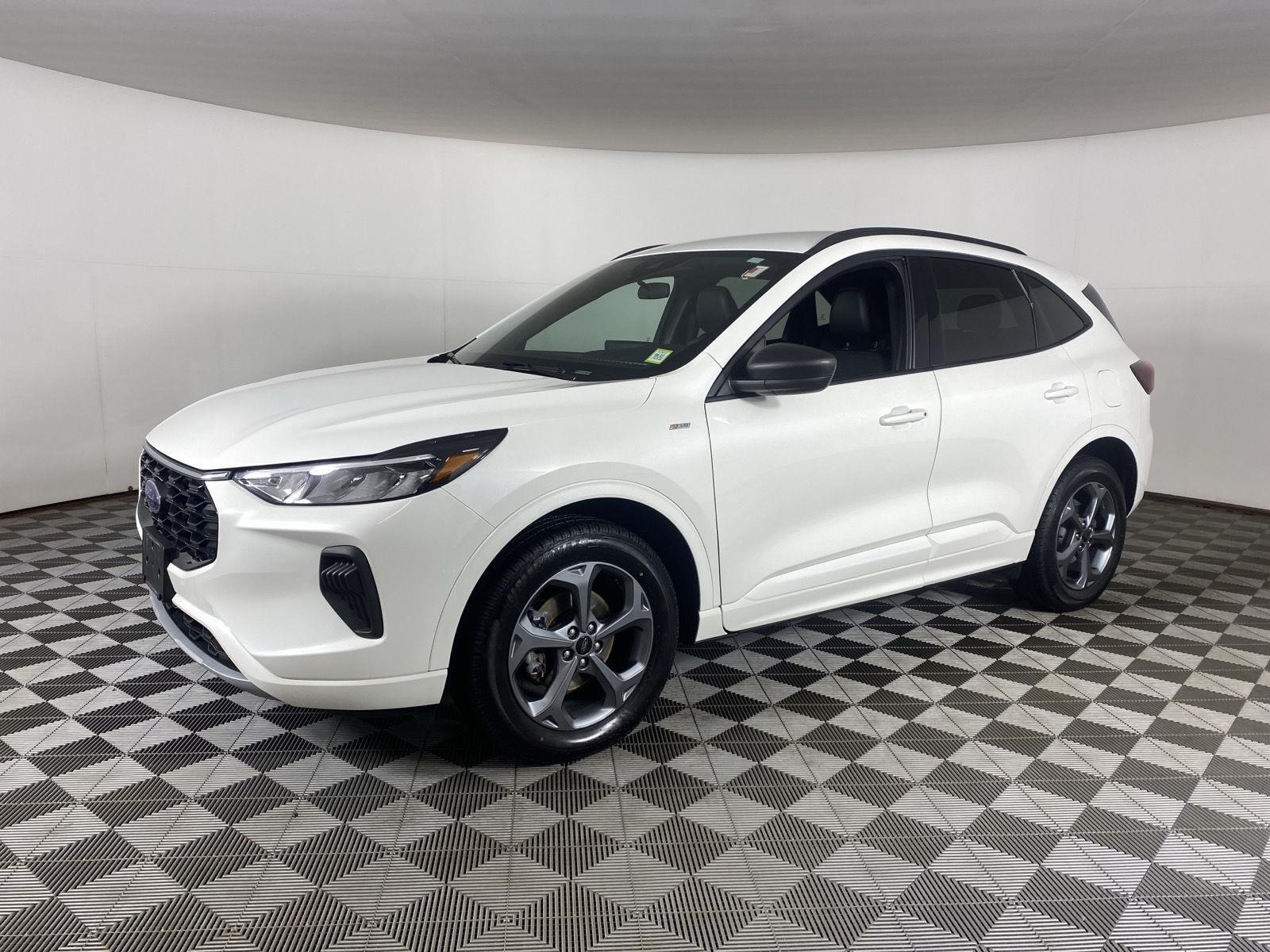 Used 2023 Star White Metallic Tri-Coat Ford ST-Line image 12