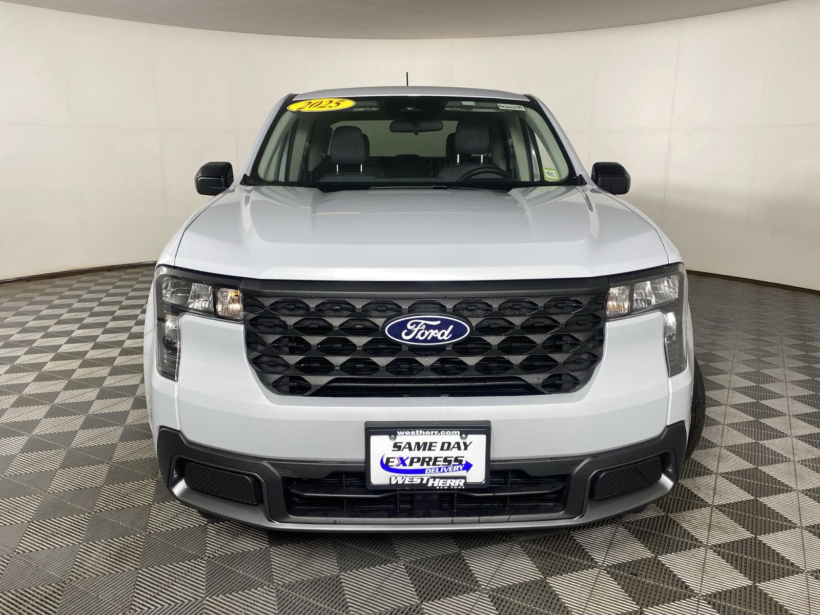 New 2025 Space White Ford XLT image 2