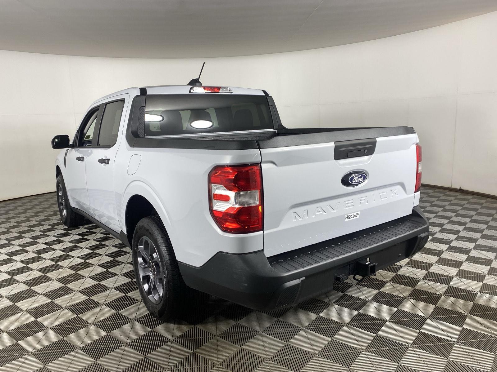 New 2025 Space White Ford XLT image 5