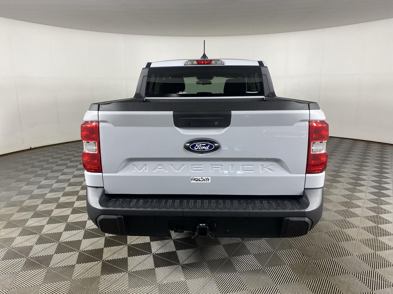New 2025 Space White Ford XLT image 6