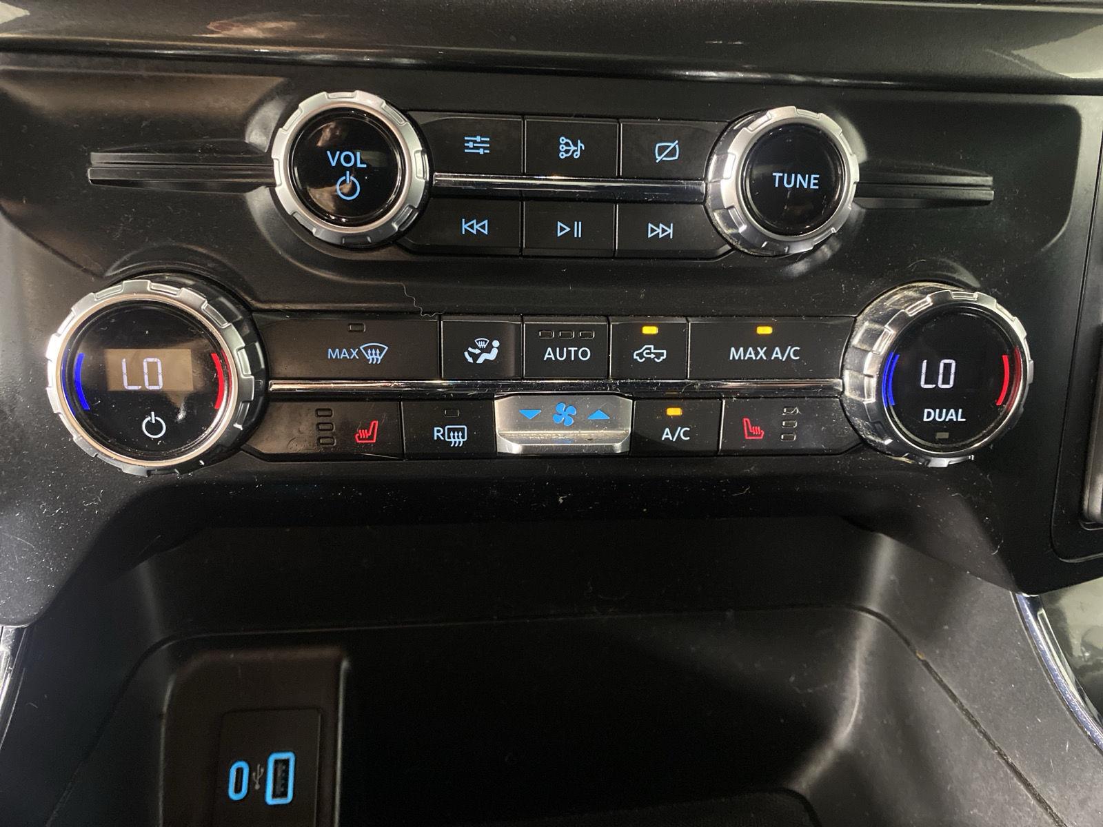 Used 2021 Oxford White Ford XLT image 25