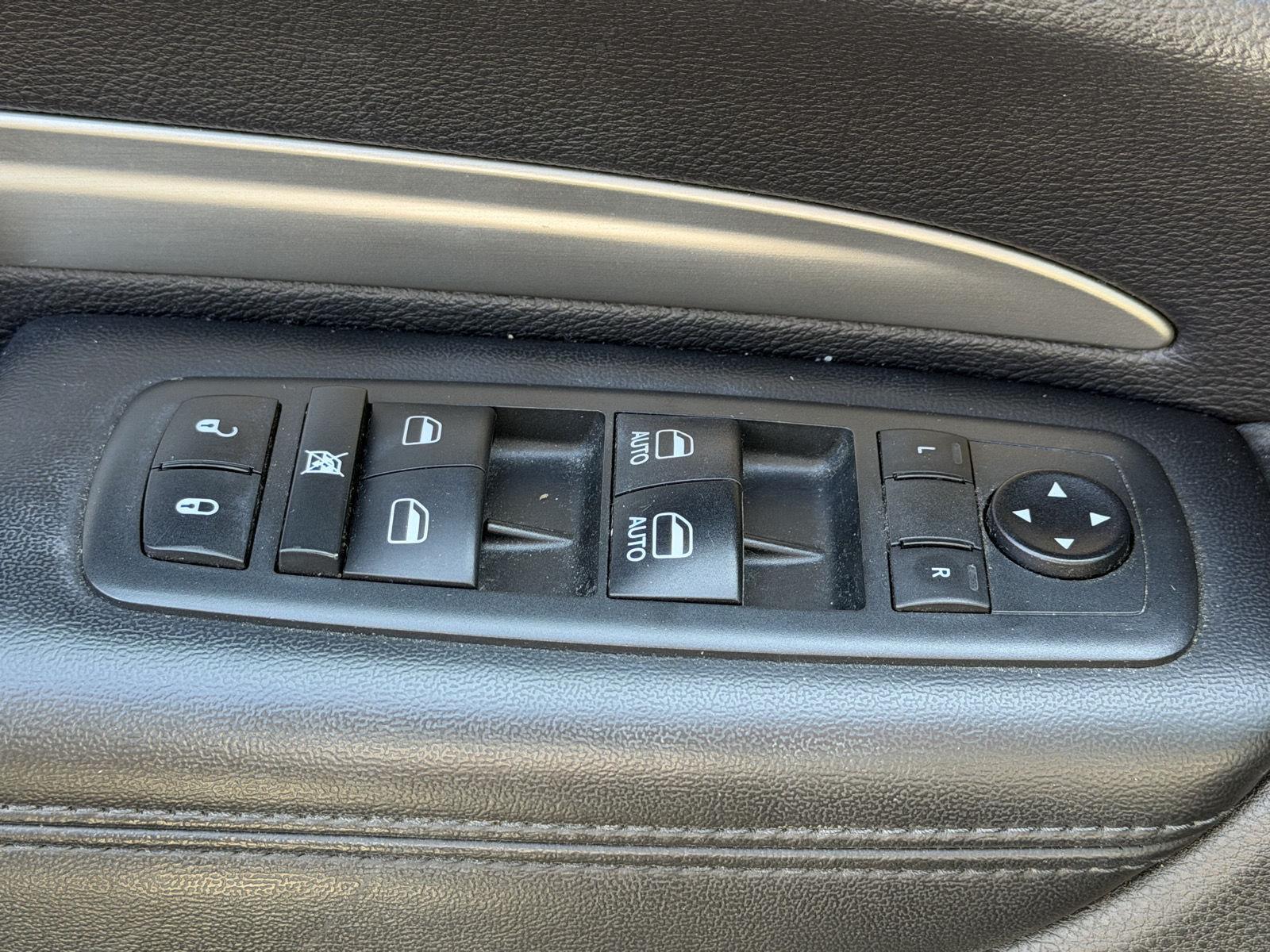 Used 2020 DB Black Clearcoat Dodge SXT Plus image 9