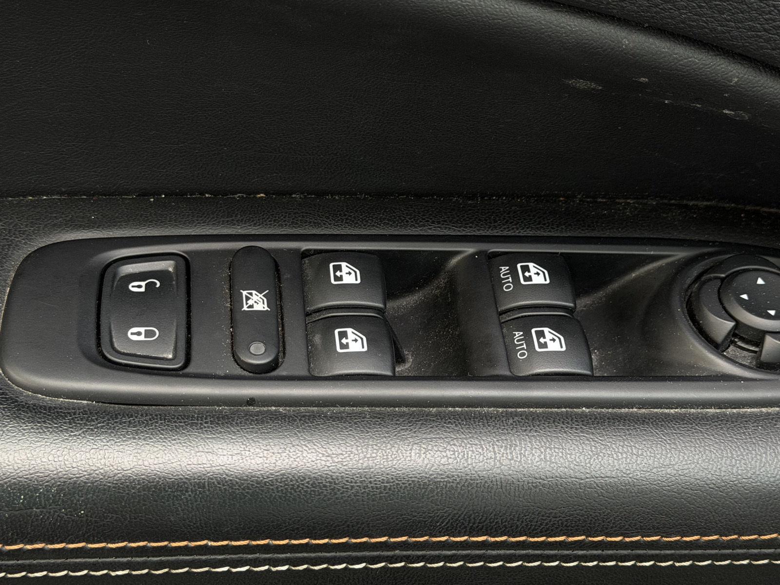 Used 2021 Olive Green Pearlcoat Jeep Latitude image 8
