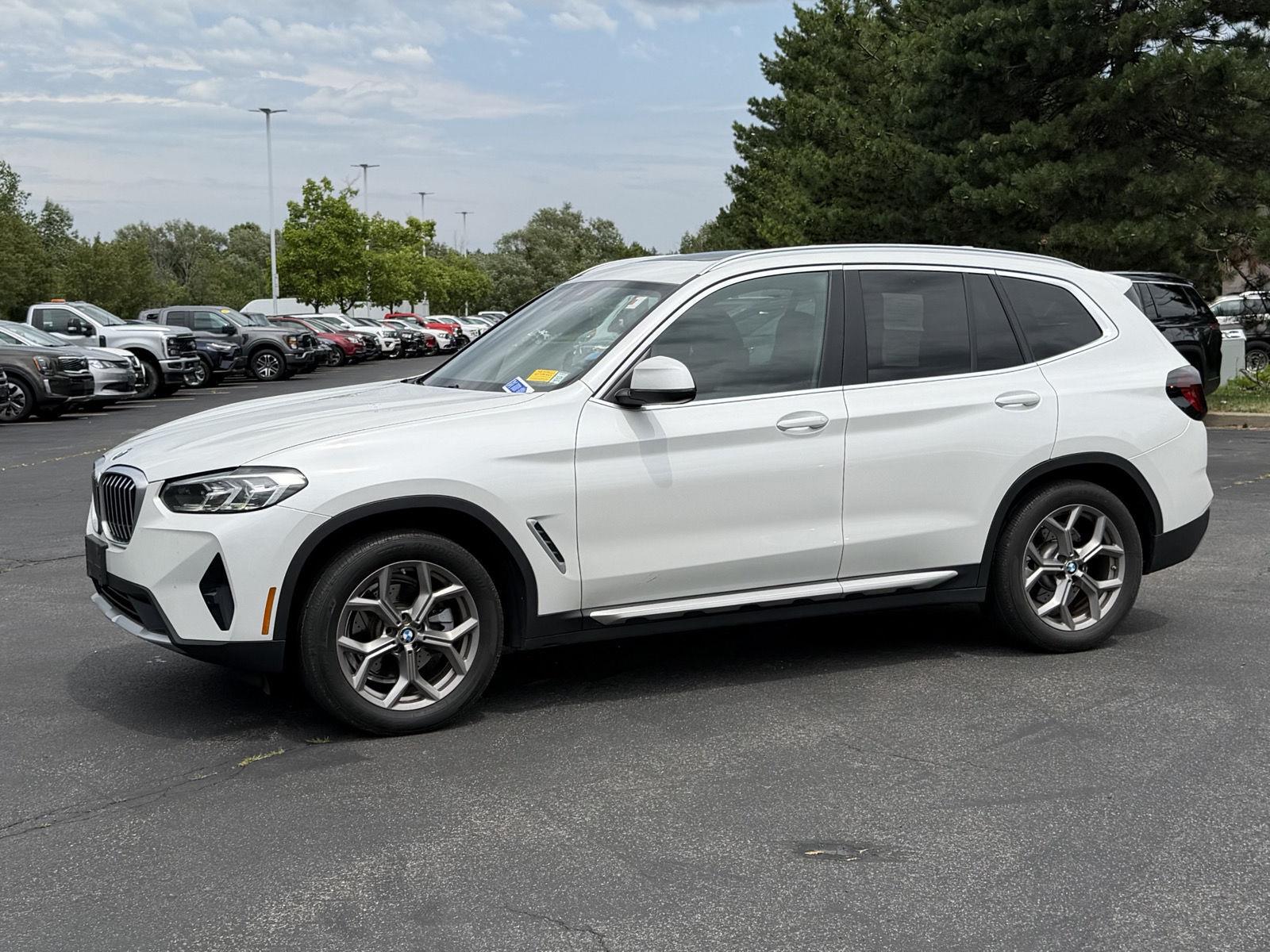 Used 2022 Mineral White Metallic BMW xDrive30i image 4