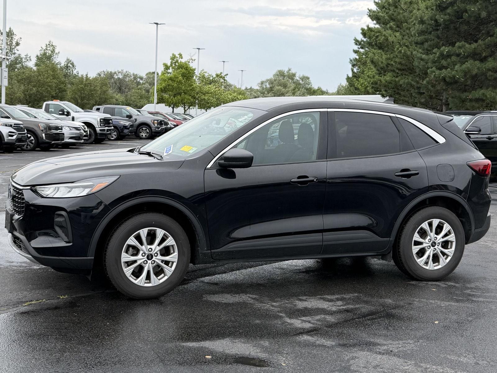 Used 2023 Agate Black Ford Active image 4