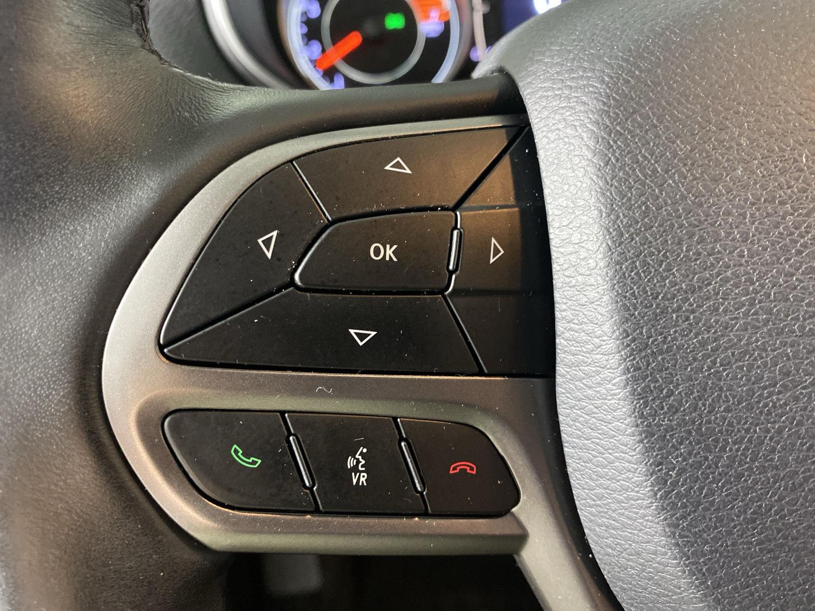 Used 2019 Velvet Red Pearlcoat Jeep Latitude Plus image 18