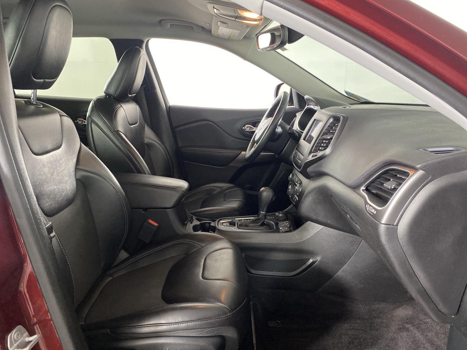 Used 2019 Velvet Red Pearlcoat Jeep Latitude Plus image 29