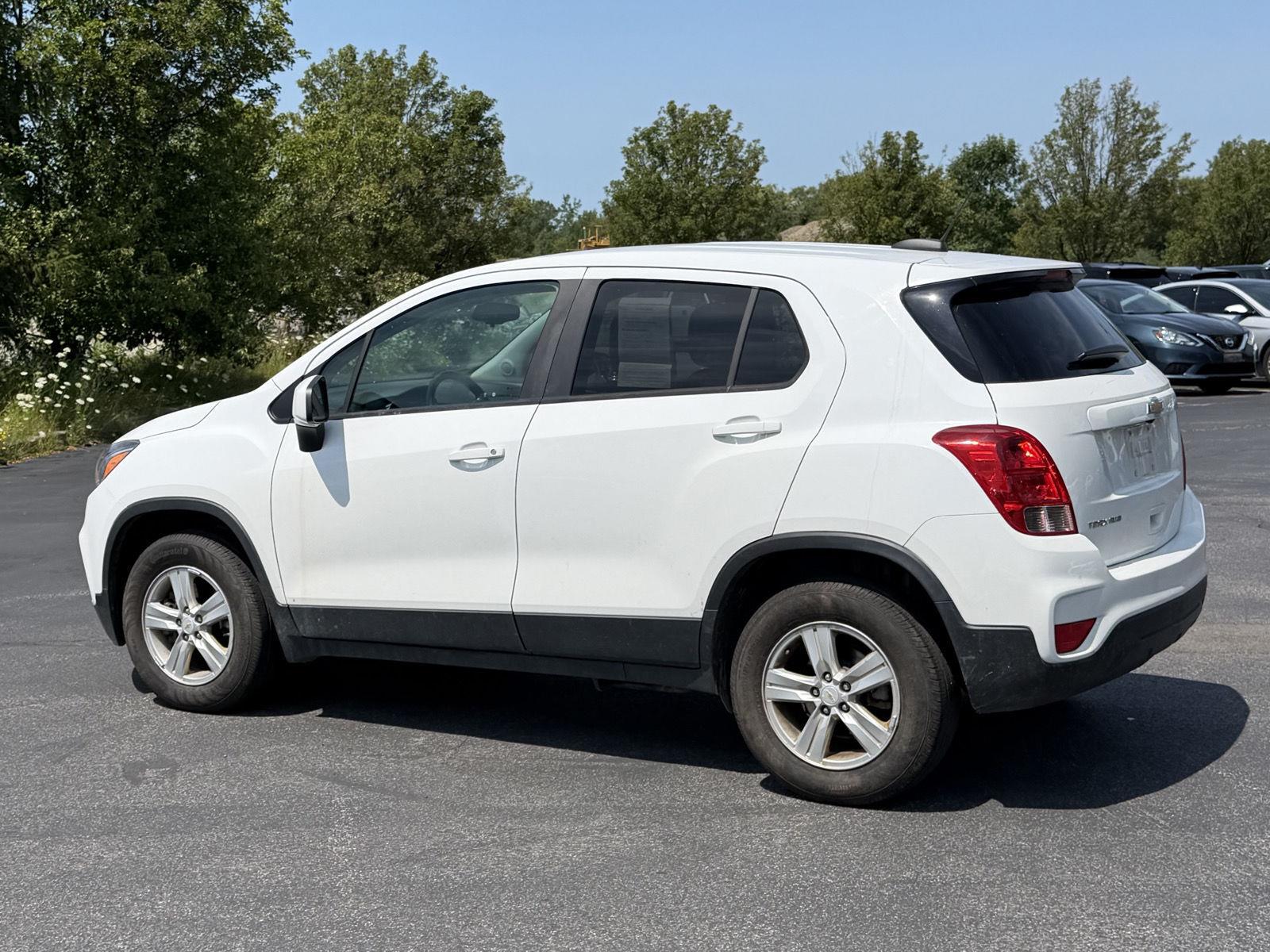 Used 2020 Summit White Chevrolet LS image 5