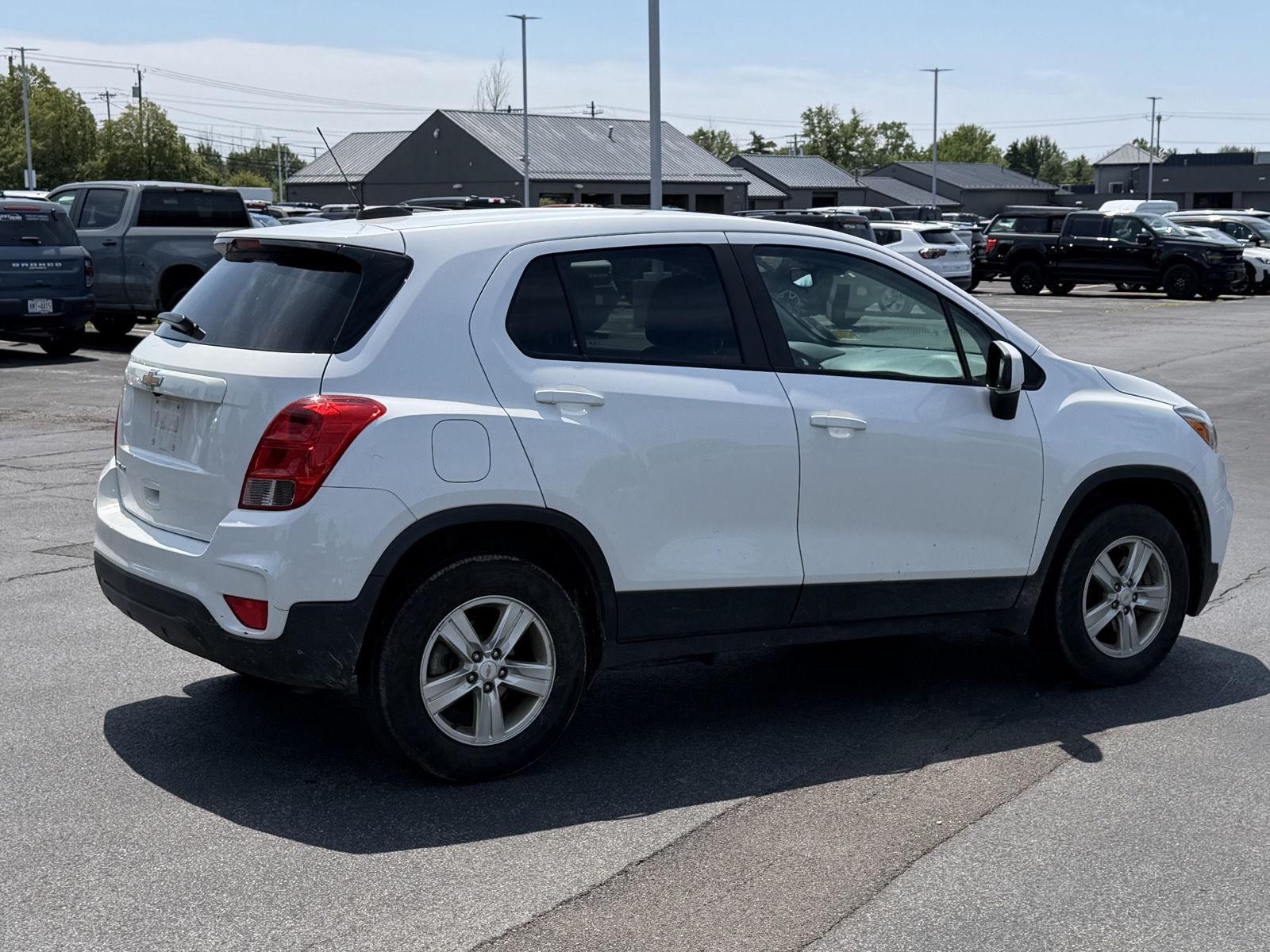 Used 2020 Summit White Chevrolet LS image 4