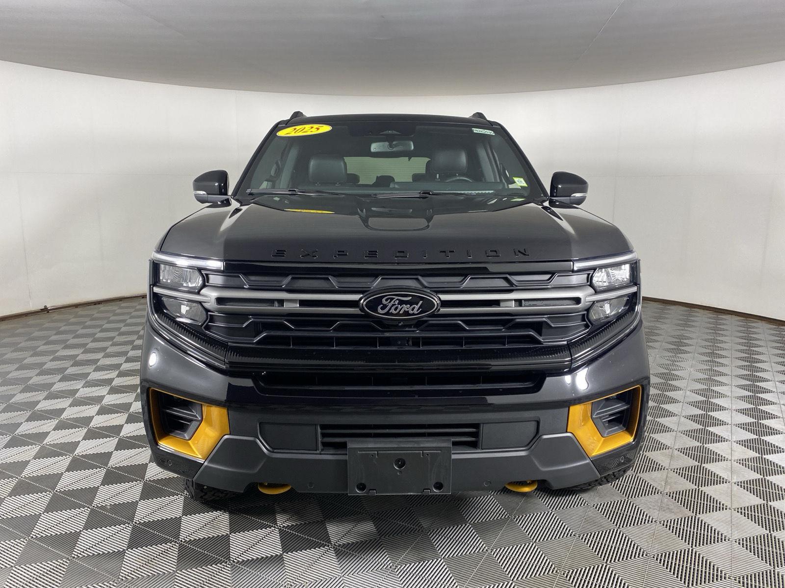 New 2025 Agate Black Ford Tremor image 2