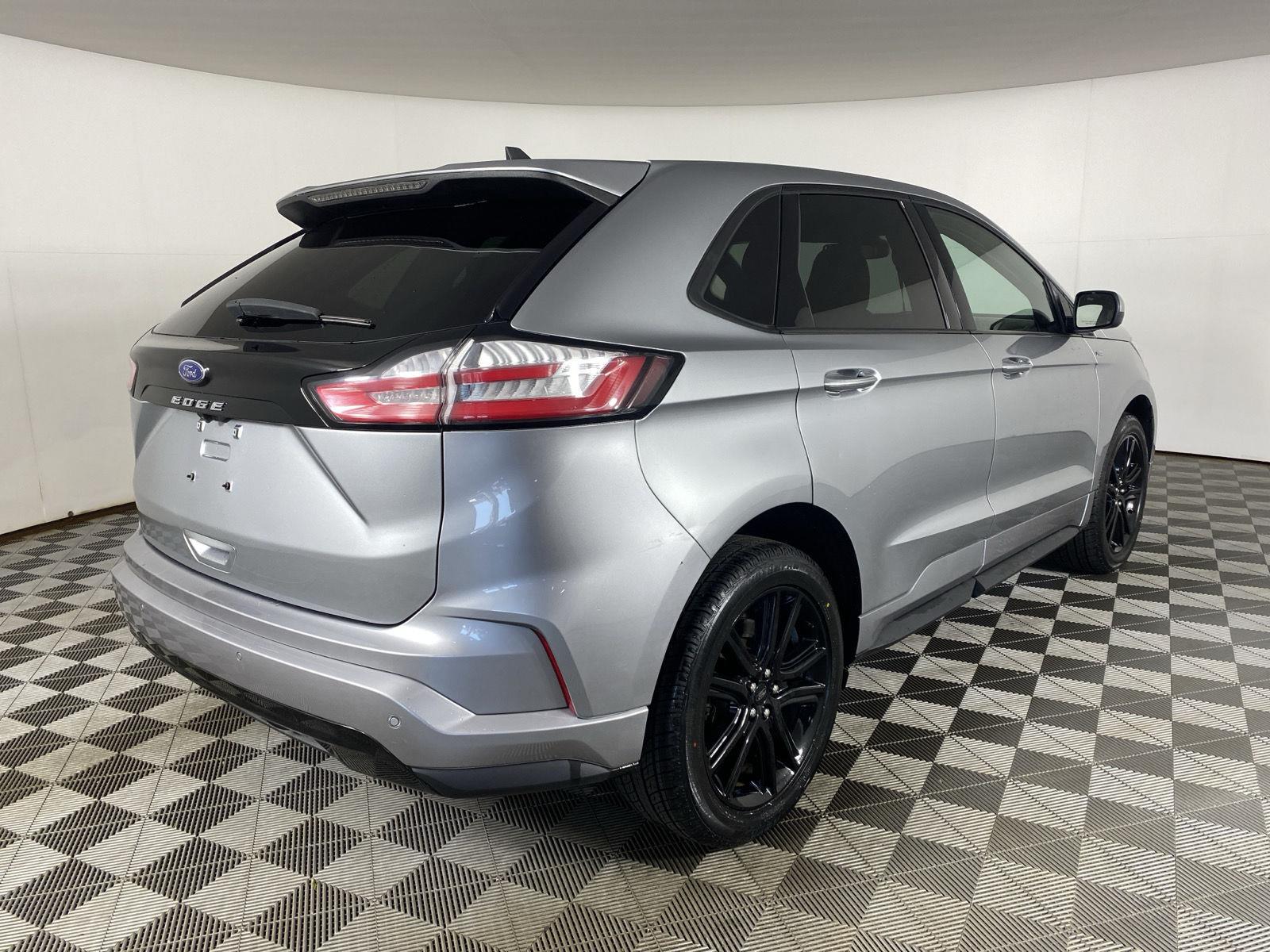 Used 2023 Iconic Silver Ford ST-Line image 10