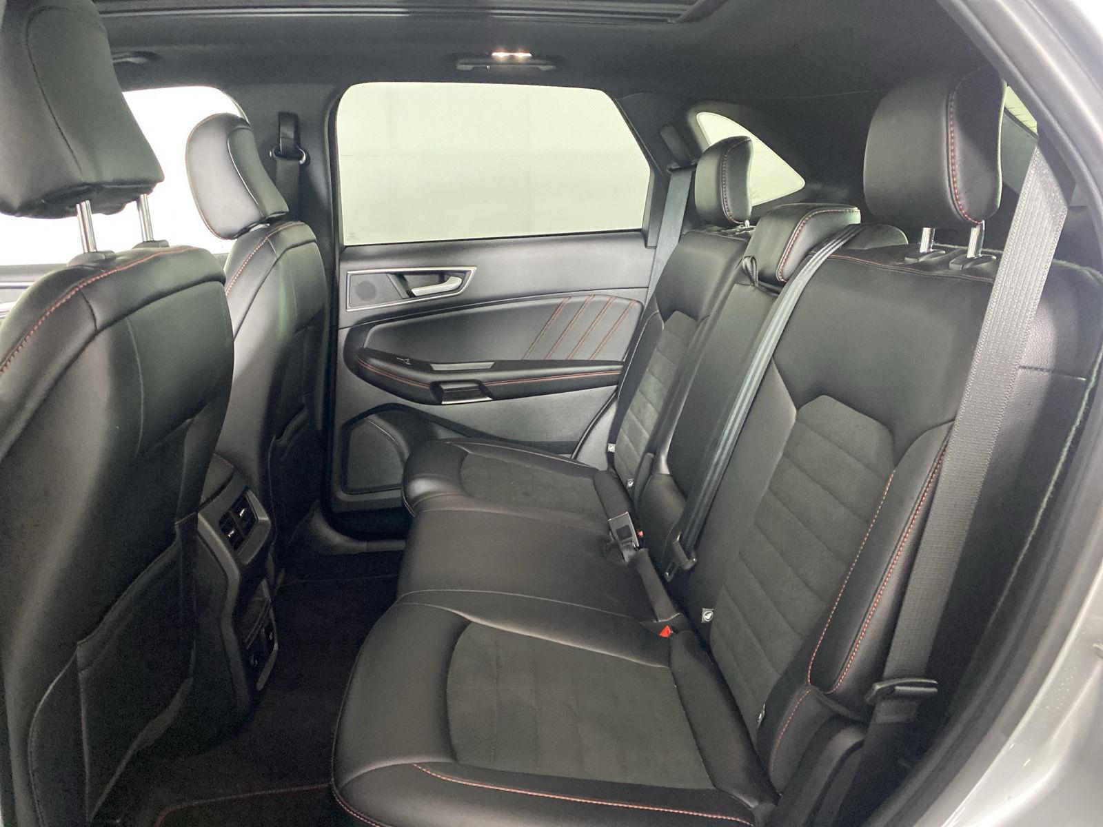 Used 2023 Iconic Silver Ford ST-Line image 27