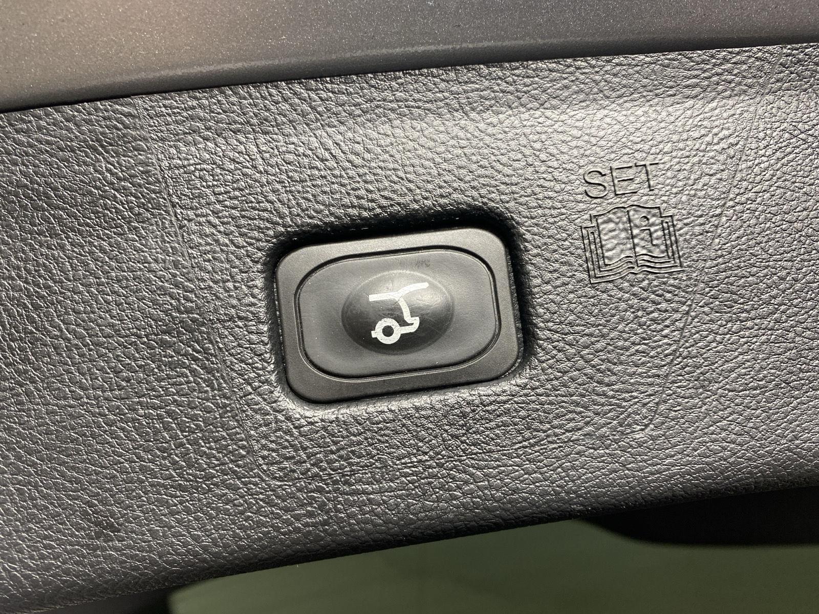 Used 2023 Iconic Silver Ford ST-Line image 29