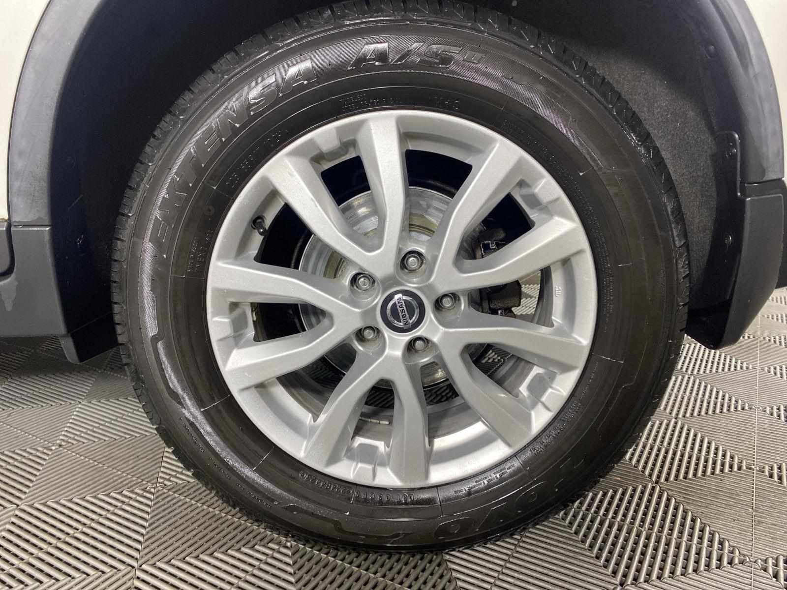 Used 2020 Pearl White Tricoat Nissan SV image 9