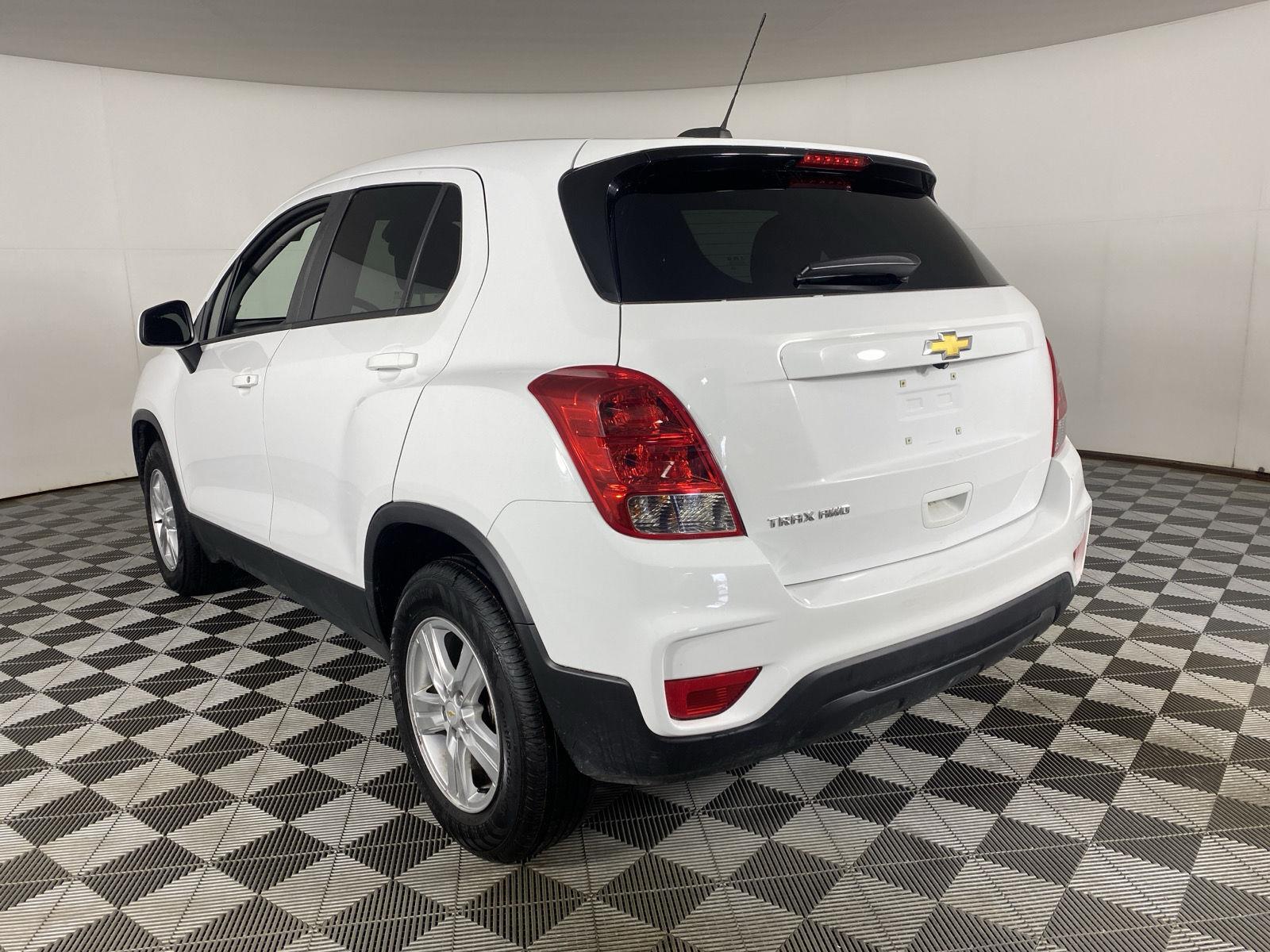 Used 2020 Summit White Chevrolet LS image 14