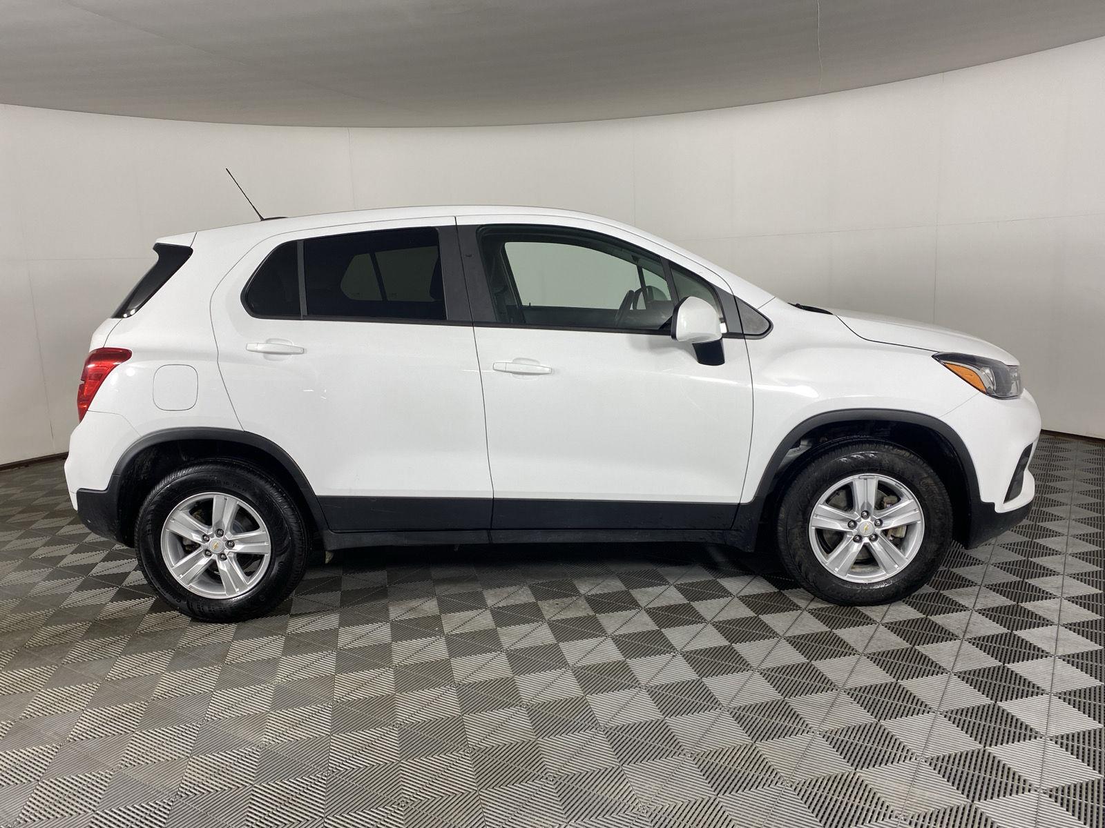 Used 2020 Summit White Chevrolet LS image 17