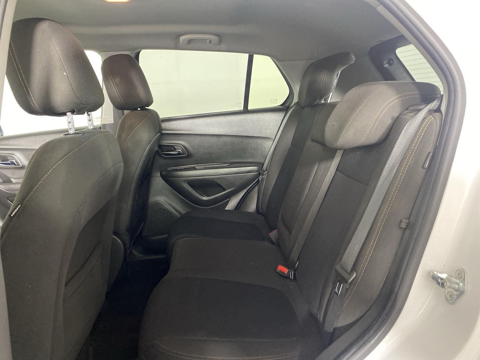 Used 2020 Summit White Chevrolet LS image 29