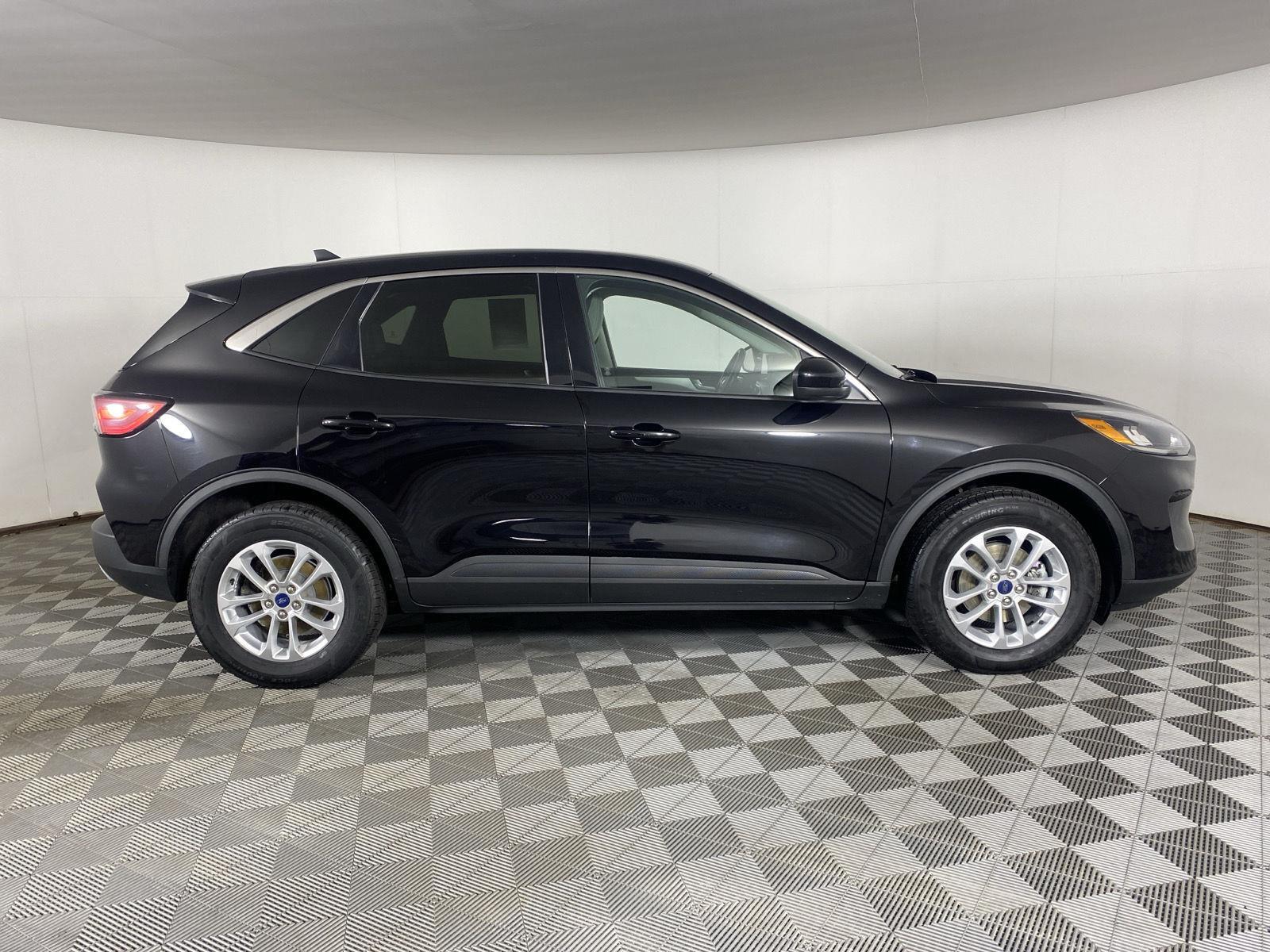 Used 2021 Agate Black Ford SE image 11
