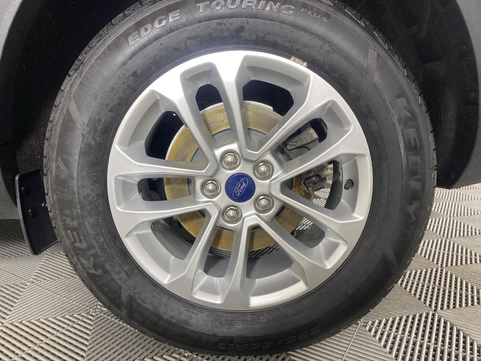 Used 2021 Agate Black Ford SE image 12