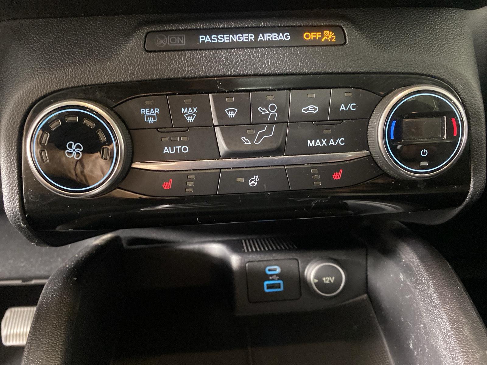 Used 2021 Agate Black Ford SE image 22