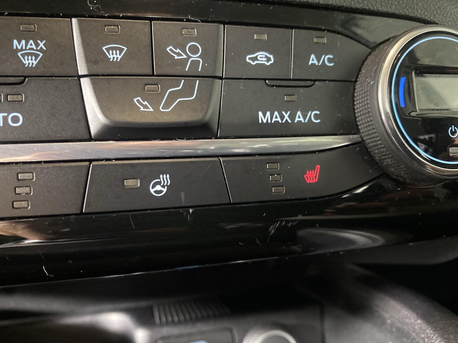 Used 2021 Agate Black Ford SE image 23