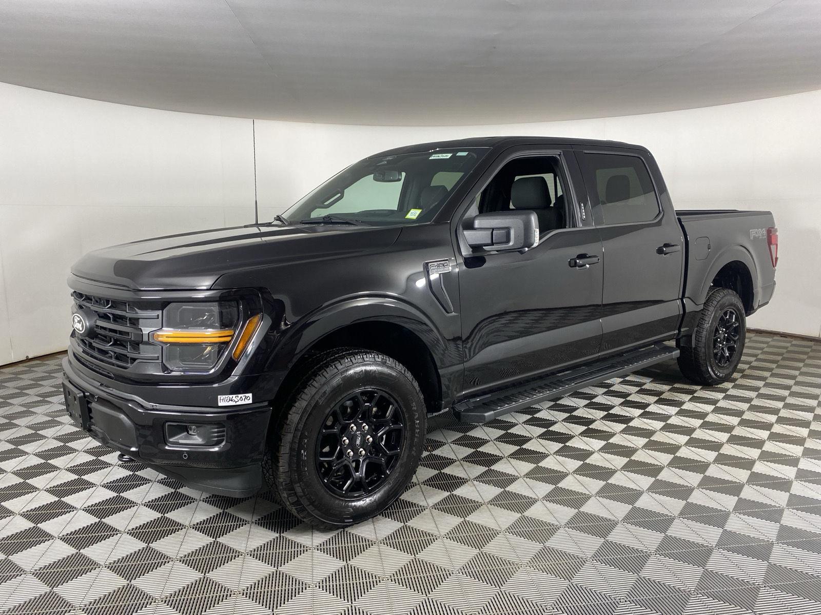 Used 2026 Agate Black Ford XLT image 3