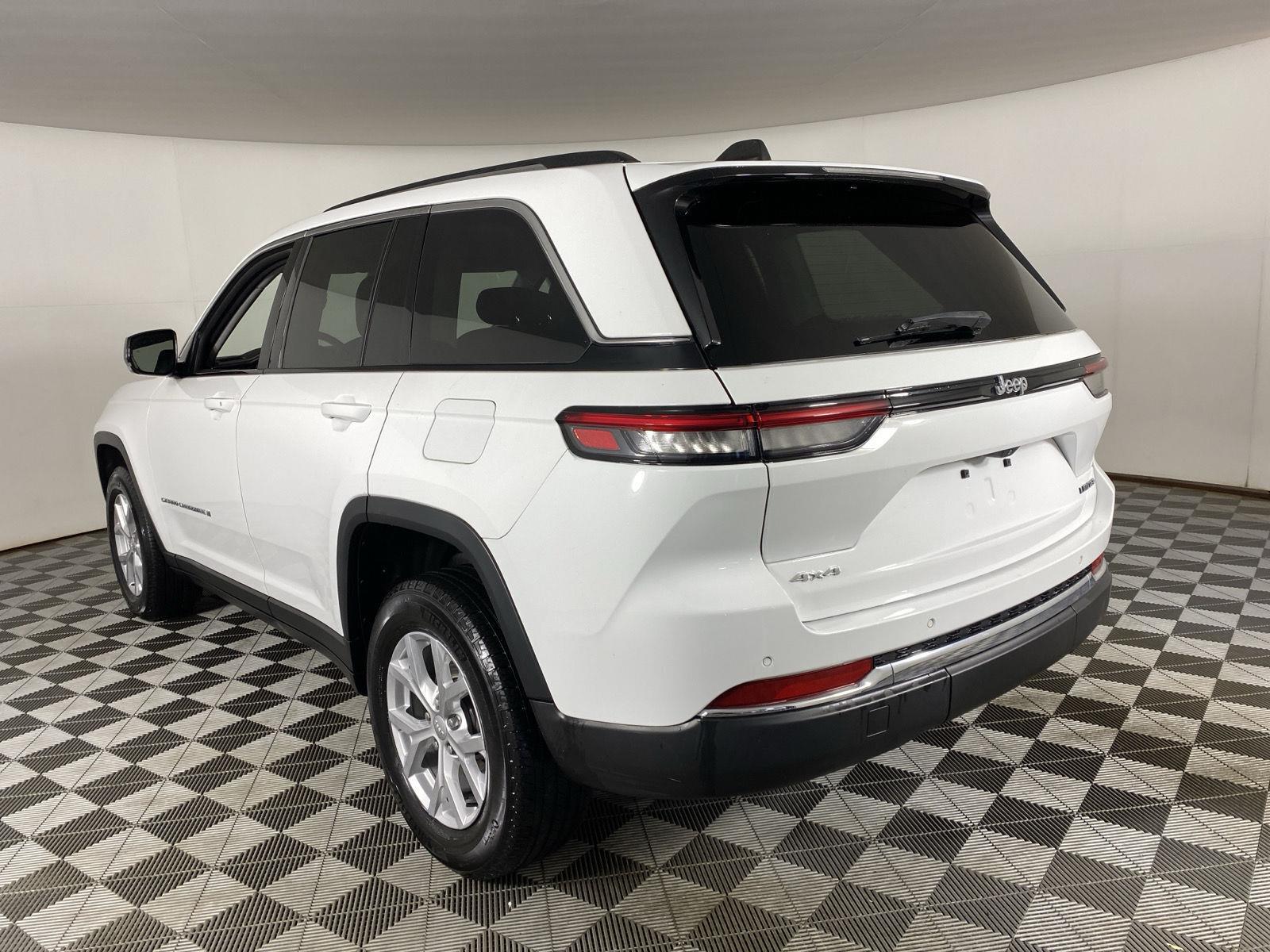 Used 2023 Bright White Clearcoat Jeep Limited image 5