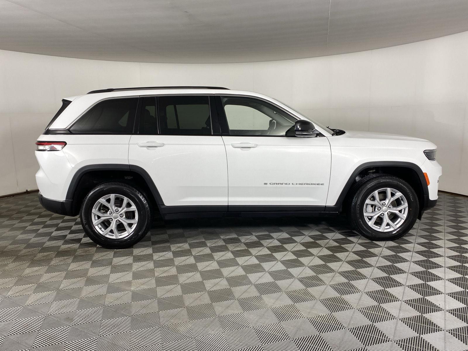 Used 2023 Bright White Clearcoat Jeep Limited image 8