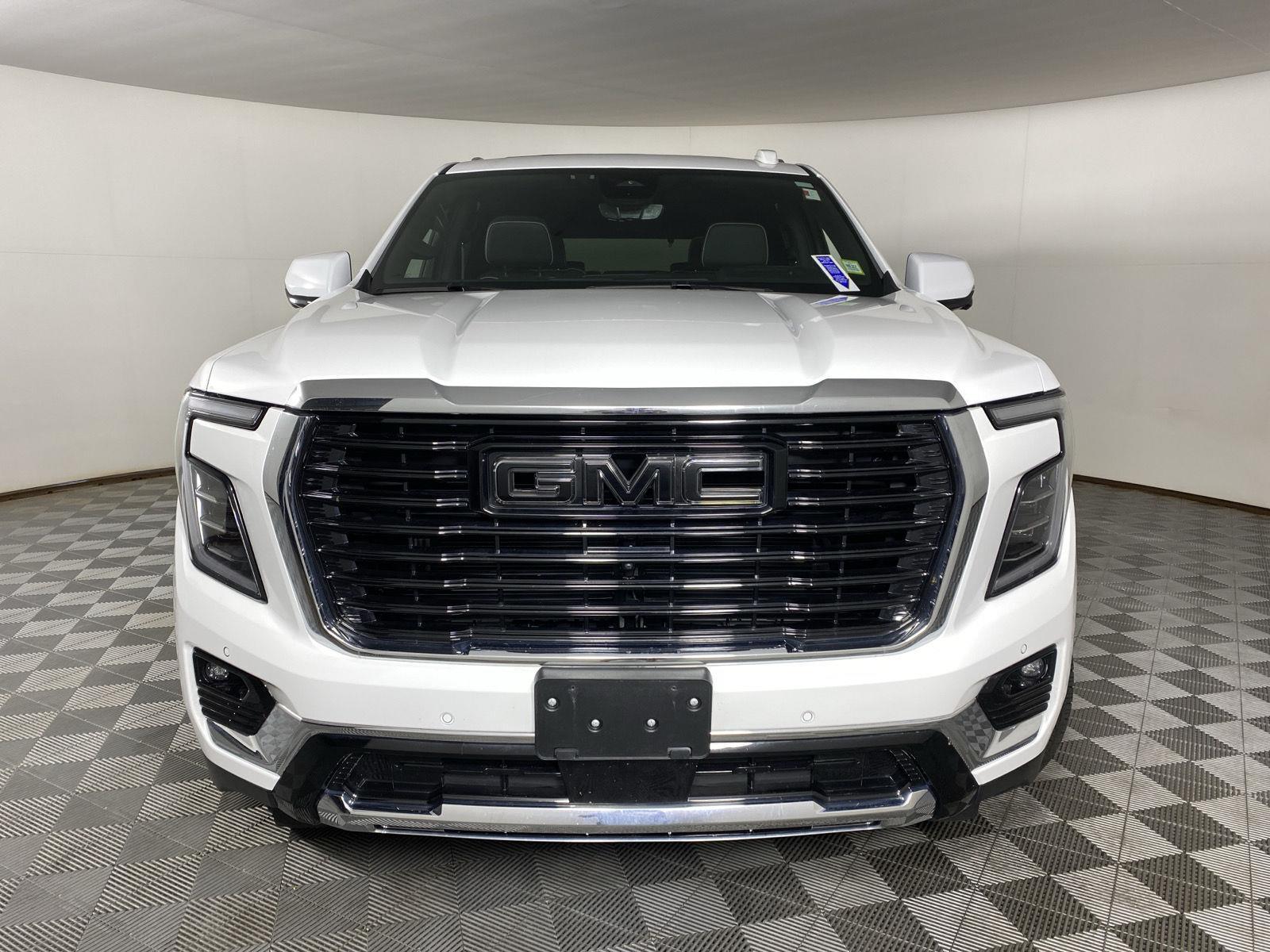 Used 2025 Summit White GMC Elevation image 5