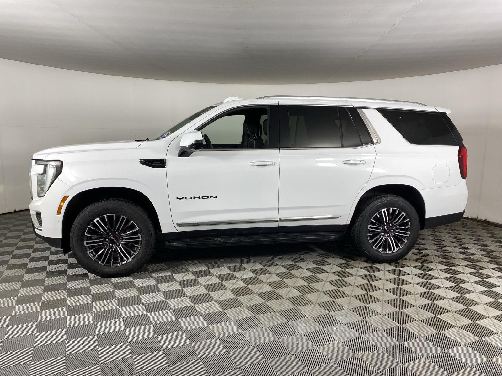Used 2025 Summit White GMC Elevation image 7