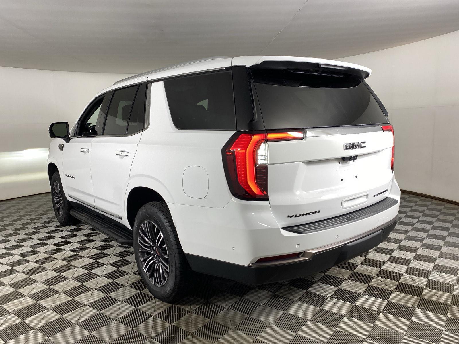 Used 2025 Summit White GMC Elevation image 8