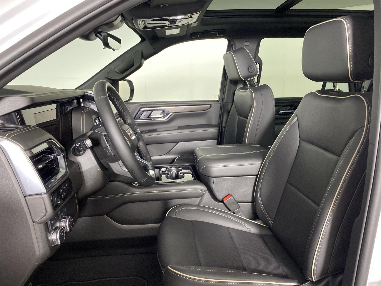 Used 2025 Summit White GMC Elevation image 13